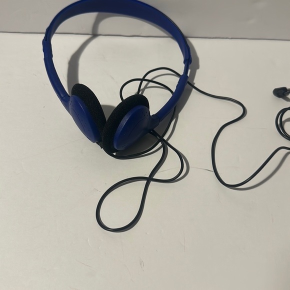 NWT Blue and Black Wired Headphones with Lighting to USB Adapter for Smartphone - Picture 7 of 7